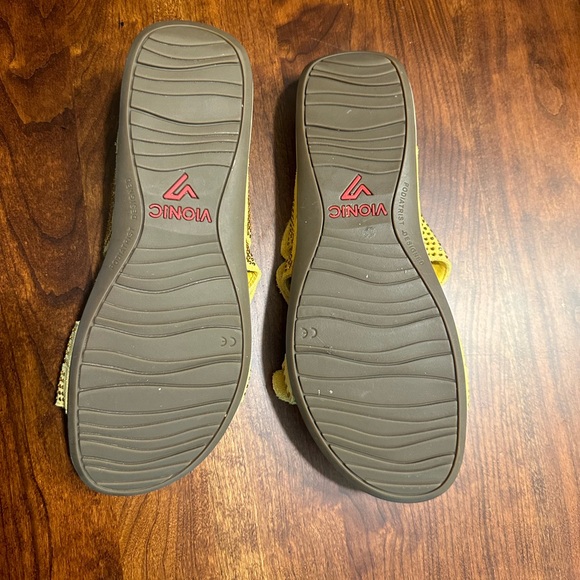 Vionic Sandals size 11 color buttercup - Picture 2 of 2